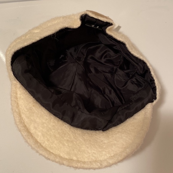 August Hat Company wool blend winter white Boucle Modcap Newsboy Cap - Picture 3 of 5